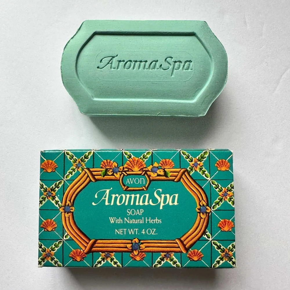 Vintage 1990 Avon AromaSpa Soap Bar with Natural Herbs 4 oz Green Shell Box‎